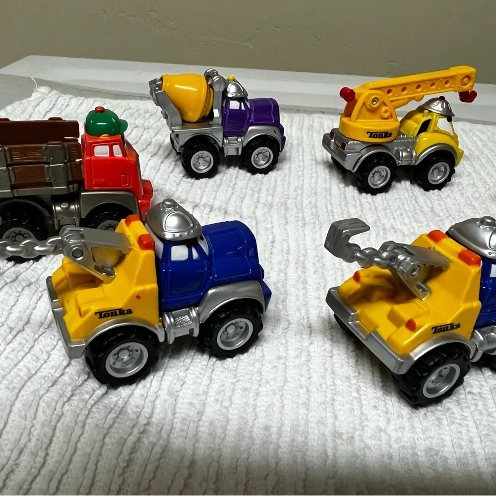 Vintage Maisto Tonka Hasbro Die-cast Set of Six from 2000 & 2001 & Free Disney - Picture 10 of 16